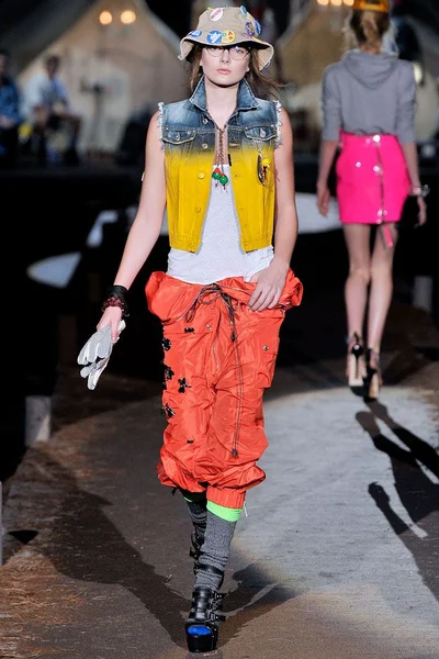 Look 17